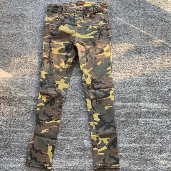 HEARTLESS JEANS—FRANCE - Picture 5 of 8